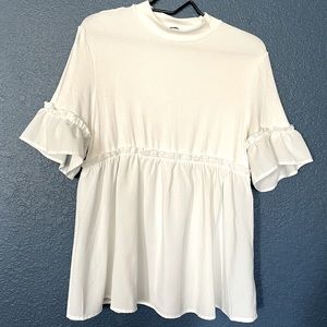 Flattering maternity shirt.